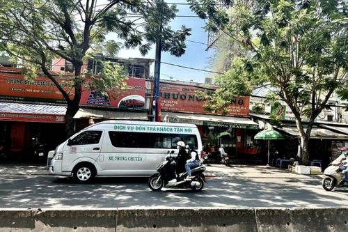 TP. Hồ Chí Minh: Tái diễn tình trạng 'bến cóc' đón trả khách sai quy định