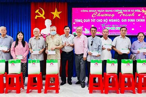 Thi đua xây dựng quê hương Long Xuyên