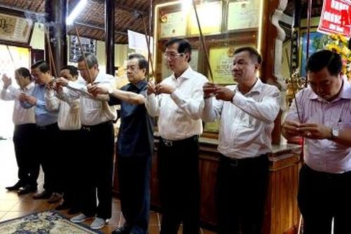 Tỉnh ủy, HĐND, UBND, UBMTTQVN tỉnh An Giang dâng hương Danh Thần Thoại Ngọc Hầu