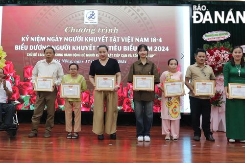 Biểu dương 22 người khuyết tật vượt khó