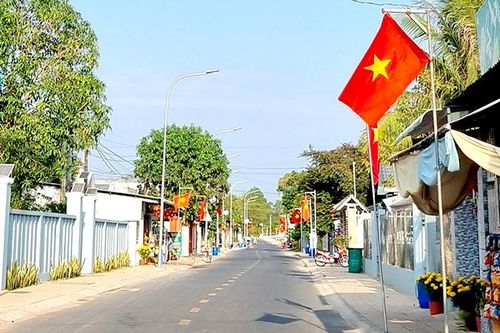 Treo cờ Tổ quốc và nghỉ Lễ Giỗ Tổ Hùng Vương, 30/4 và 1/5