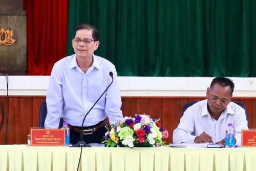 Chủ tịch UBND tỉnh Nguyễn Tấn Tuân làm việc với huyện Khánh Vĩnh