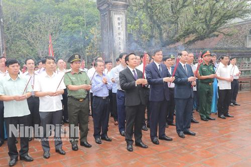 Lễ dâng hương tại Khu Di tích Quốc gia đặc biệt Cố đô Hoa Lư