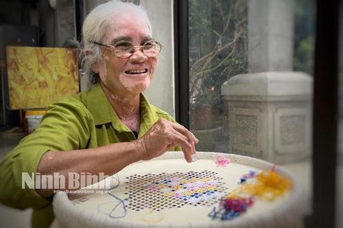 Cháu gái ông tổ nghề thêu rua - ren Văn Lâm và 'hồi ức một làng nghề'