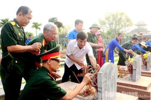 Trở về Điện Biên