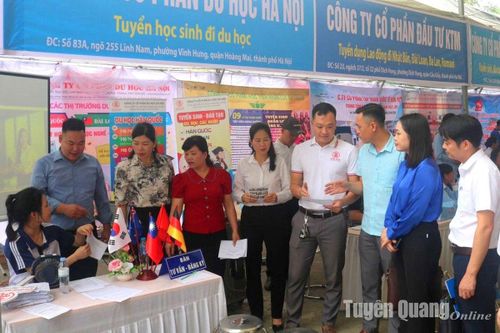 Trên 1.300 người tham gia phiên giao dịch việc làm huyện Sơn Dương