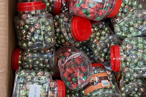 Quảng Ninh: Thu giữ gần 4.000 sản phẩm thực phẩm nhập lậu