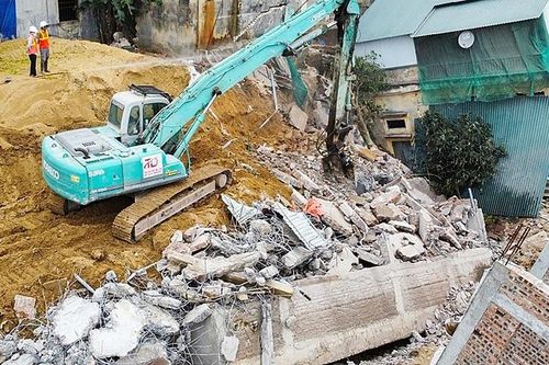 Bắc Ninh: Tháo dỡ 10 ngôi nhà sau sự cố sạt lở bờ sông Cầu