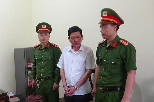 Bắt giữ Chủ tịch UBND thị trấn An Châu và kế toán
