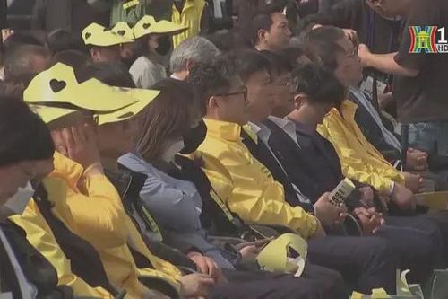 Hàn Quốc tưởng niệm nạn nhân vụ chìm phà Sewol