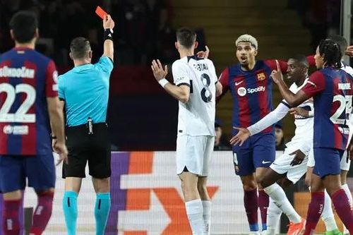Bước ngoặt thẻ đỏ, Mbappe tiễn Barcelona khỏi Champions League