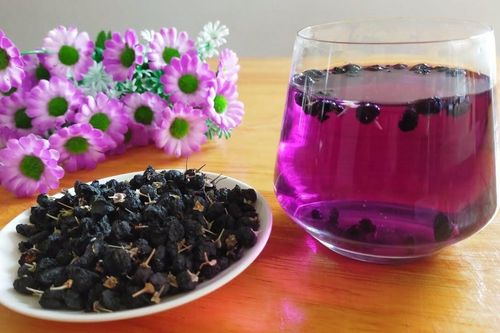 Cách pha trà hắc kỷ tử thơm ngon
