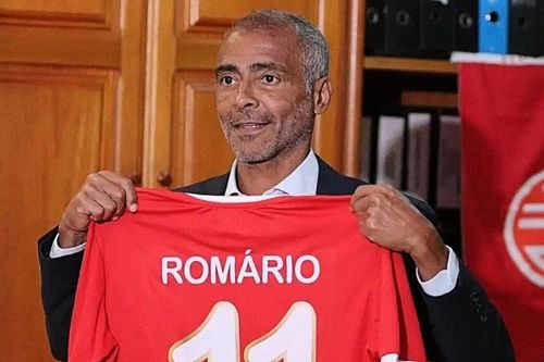 Huyền thoại Romario bất ngờ tái xuất sân cỏ ở tuổi 58