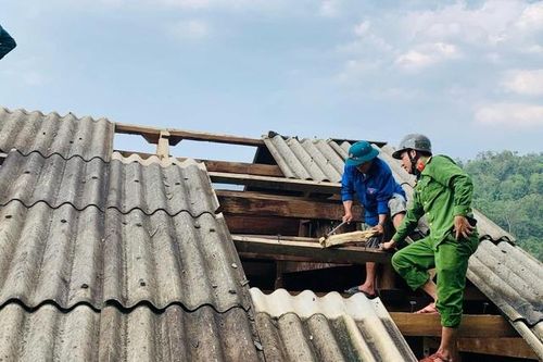 Khẩn trương khắc phục, hỗ trợ người dân huyện biên giới Nghệ An bị thiệt hại do giông lốc
