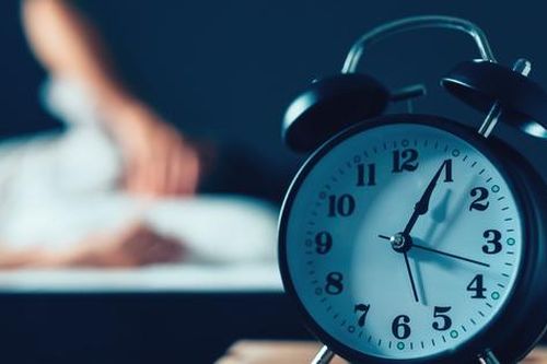 Có nên uống melatonin hàng ngày để trị mất ngủ?