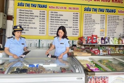 Quảng Ninh: Phát hiện hơn 7 tạ xúc xích không hóa đơn, chứng từ