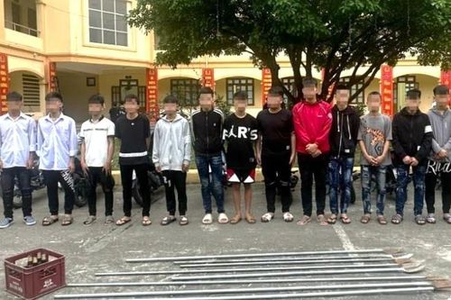 Triệu tập nhóm thanh thiếu niên mang dao phóng lợn náo loạn đường phố
