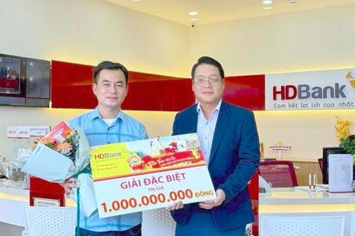 Khách hàng HDBank rộn ràng nhận thưởng 'tiền tỷ'
