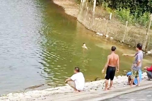 Xót xa 2 nữ sinh lớp 7 đuối nước khi đang chụp ảnh gần bờ đập