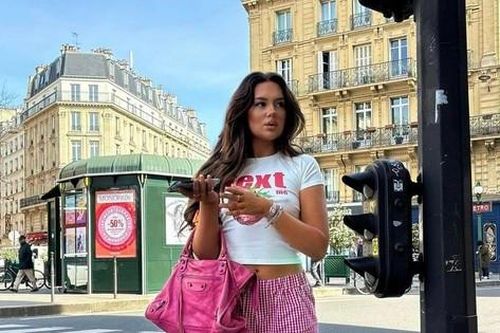 Áp đảo cơn nóng mùa Hè với loạt trang phục mặc nhà, từ váy ngủ đến quần boxer