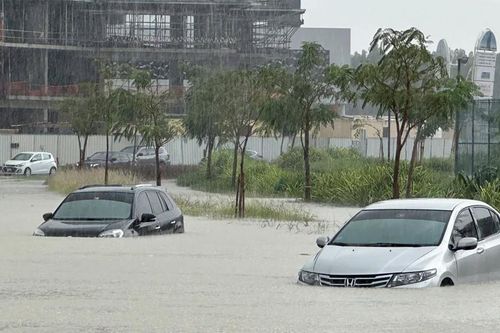 Dubai và trận ngập lũ bất thường