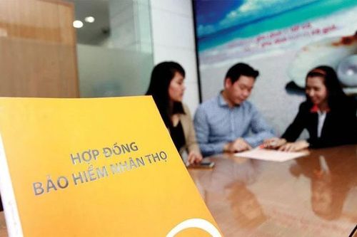 Đề xuất cấm ngân hàng bán bảo hiểm liên kết đầu tư