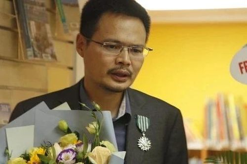 Lời xin lỗi của giám đốc Nhã Nam gây 'bão mạng' trong đêm
