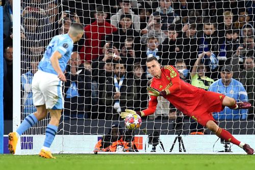 Rudiger biết trước hướng sút của Kovacic