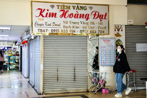 Hàng loạt tiệm vàng TP.HCM đóng cửa 'né' kiểm tra
