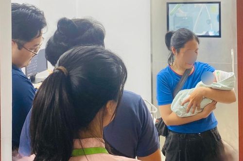Đau lòng vụ việc bé gái 12 tuổi ở Hà Nội bị xâm hại, sinh con