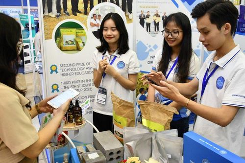 Contech Vietnam 2024 thu hút người dân trong ngày thứ 2