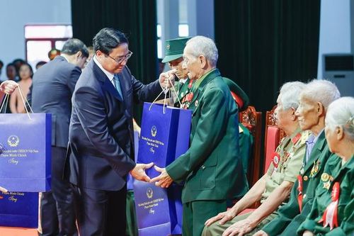 Thủ tướng dự gặp mặt, tri ân các chiến sĩ Điện Biên, thanh niên xung phong, dân công hỏa tuyến trực tiếp tham gia Chiến dịch Điện Biên Phủ