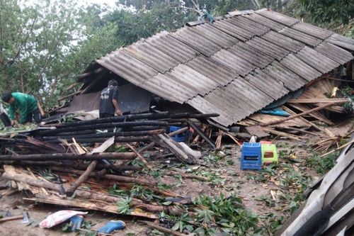 Lai Châu: Mưa lốc làm 2 người mất tích, tốc mái 120 nhà dân