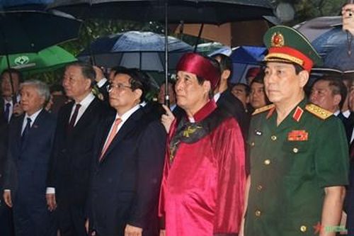Thủ tướng Phạm Minh Chính dâng hương tưởng nhớ công đức các Vua Hùng