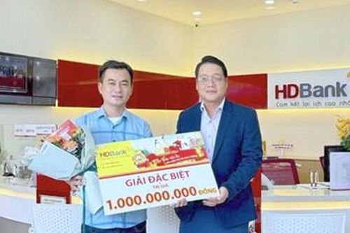 Khách hàng nhận 1 tỷ đồng tiền thưởng của HDBank