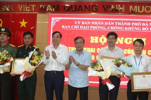 Tuyên dương, khen thưởng 9 tập thể, cá nhânxuất sắc trong công tác phòng, chống khủng bố