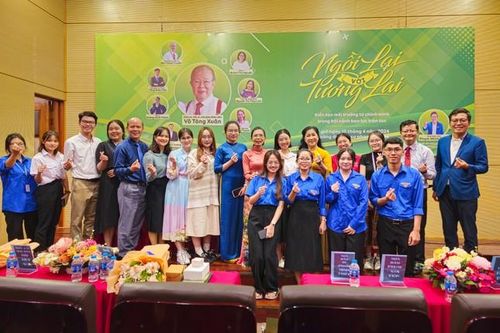 NGND Võ Tòng Xuân khuyên sinh viên nên lạc quan, học sâu và học mọi lúc