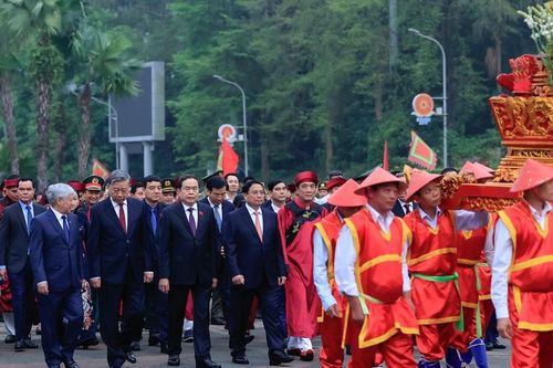 Thủ tướng Phạm Minh Chính dâng hương tưởng niệm các Vua Hùng