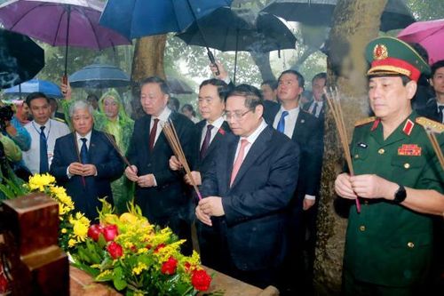Thủ tướng Phạm Minh Chính về đền Hùng, dâng hương Giỗ Tổ Hùng Vương