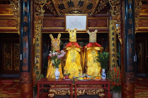 Tháng Ba, thăm lăng mộ Thủy tổ nước Nam