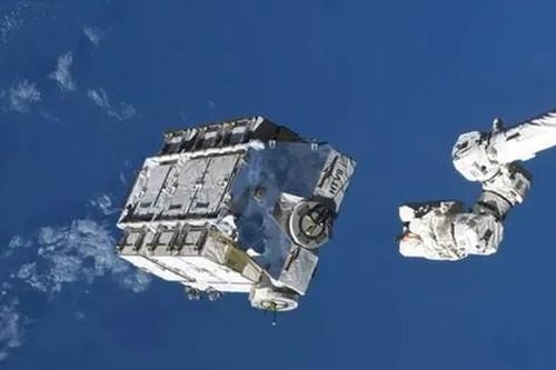 Vật thể lao vào nhà dân ở Mỹ thực sự là rác vũ trụ từ ISS
