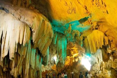 Khám phá hang động kỳ vĩ nhất miền Tây xứ Nghệ