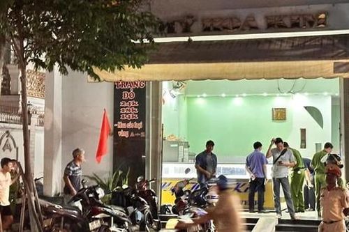 Chủ tiệm vàng bị xịt hơi cay, cướp 2 cây vàng