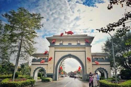 Tour du lịch độc đáo thăm làng 'cá gỗ'