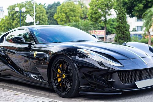 Ông Đặng Lê Nguyên Vũ bất ngờ mua lại siêu xe Ferrari 812 Superfast màu độc