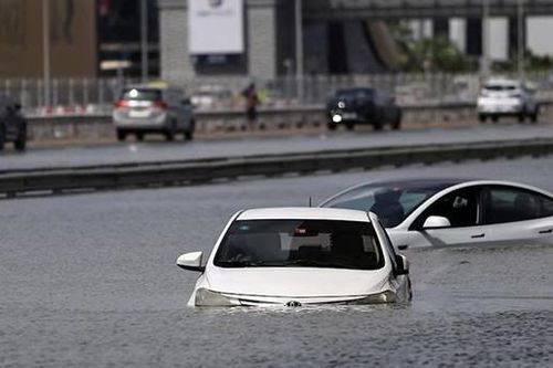 Thực hư chuyện UAE làm mưa nhân tạo gây ngập lụt chưa từng có