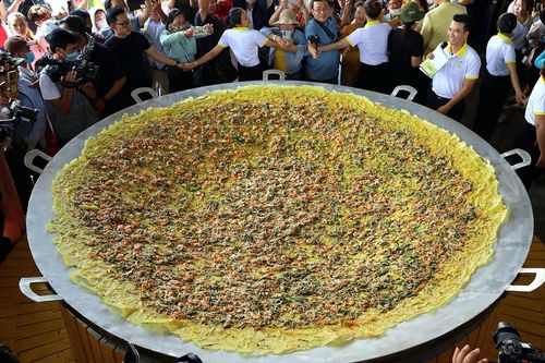Cận cảnh chiếc bánh xèo 3m đãi 1.000 thực khách