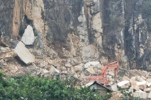 Tạm dừng khai thác mỏ đá vì phát hiện hang động