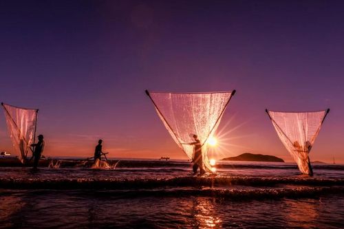 Ngắm bình minh đẹp đến sững sờ trên bãi biển Cửa Lò