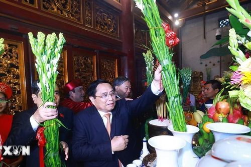 Thủ tướng dự Quốc Giỗ, dâng hương tưởng niệm các Vua Hùng tại đền Hùng